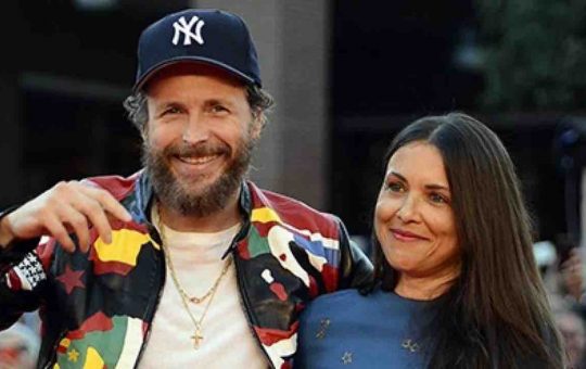 Il cantante Jovanotti con la mogie Francesca - Lineadiretta24.it