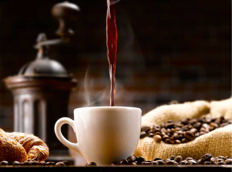 Aggiungi questo ingrediente nel caffè - Lineadietta24.it