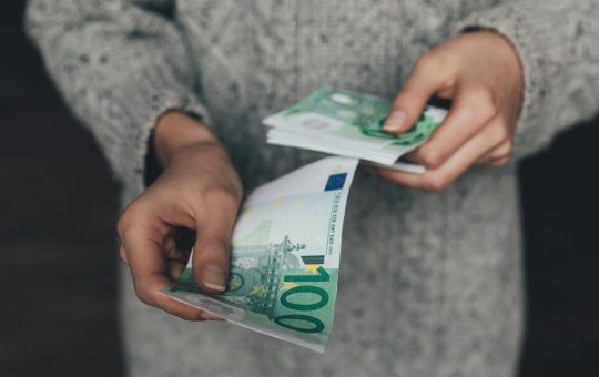 Il risparmio è guadagno (depositphotos) - lineadiretta24.it