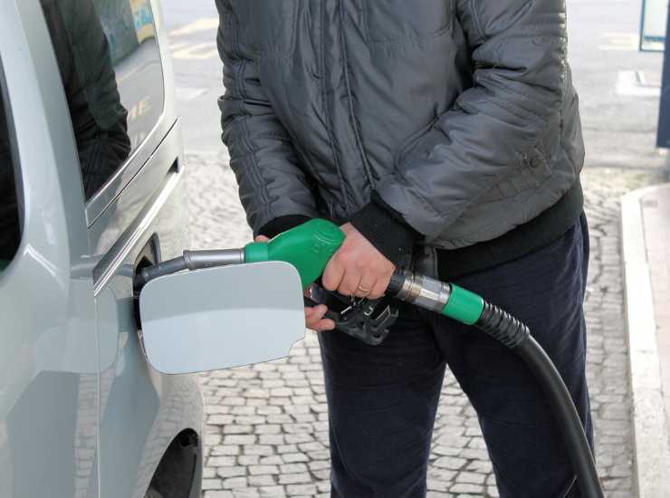 Il trucco super efficace per risparmiare sulla benzina - Lineadiretta24.it