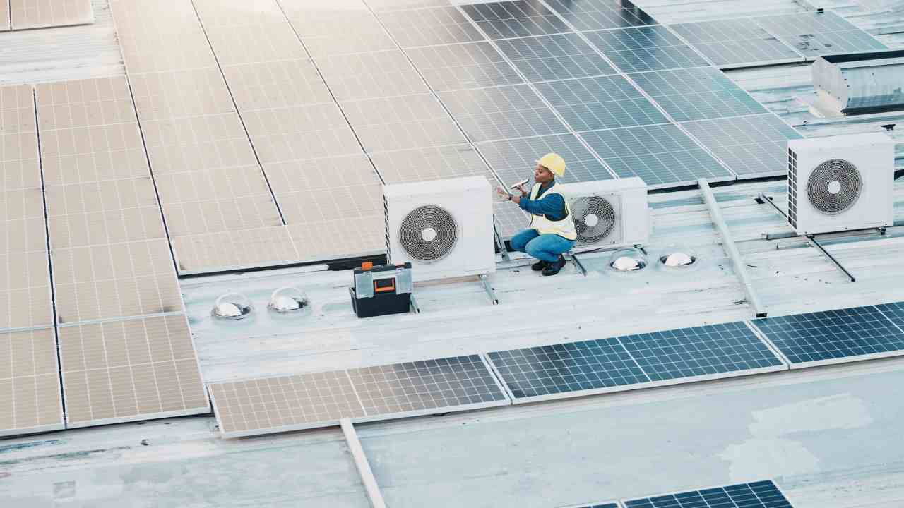 Condizionatore e fotovoltaico (depositphotos) - lineadiretta24.it