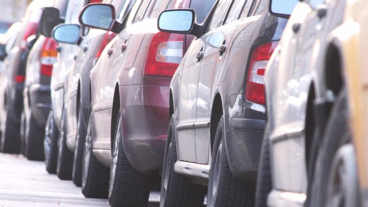 Parcheggio in doppia fila - fonte_tuttosuimotori.it