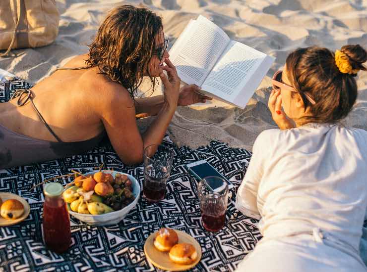 Mangiare in spiaggia - fonte_pexels - lineadiretta2.it