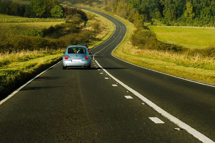 Guidare l'auto e risparmiare - fonte_Canva - lineadiretta24.it