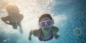 Bambina di 4 anni annegata in piscina a Milano Marittima, tragedia dopo caso simile