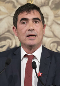 Nicola Fratoianni durante un incontro istituzionale