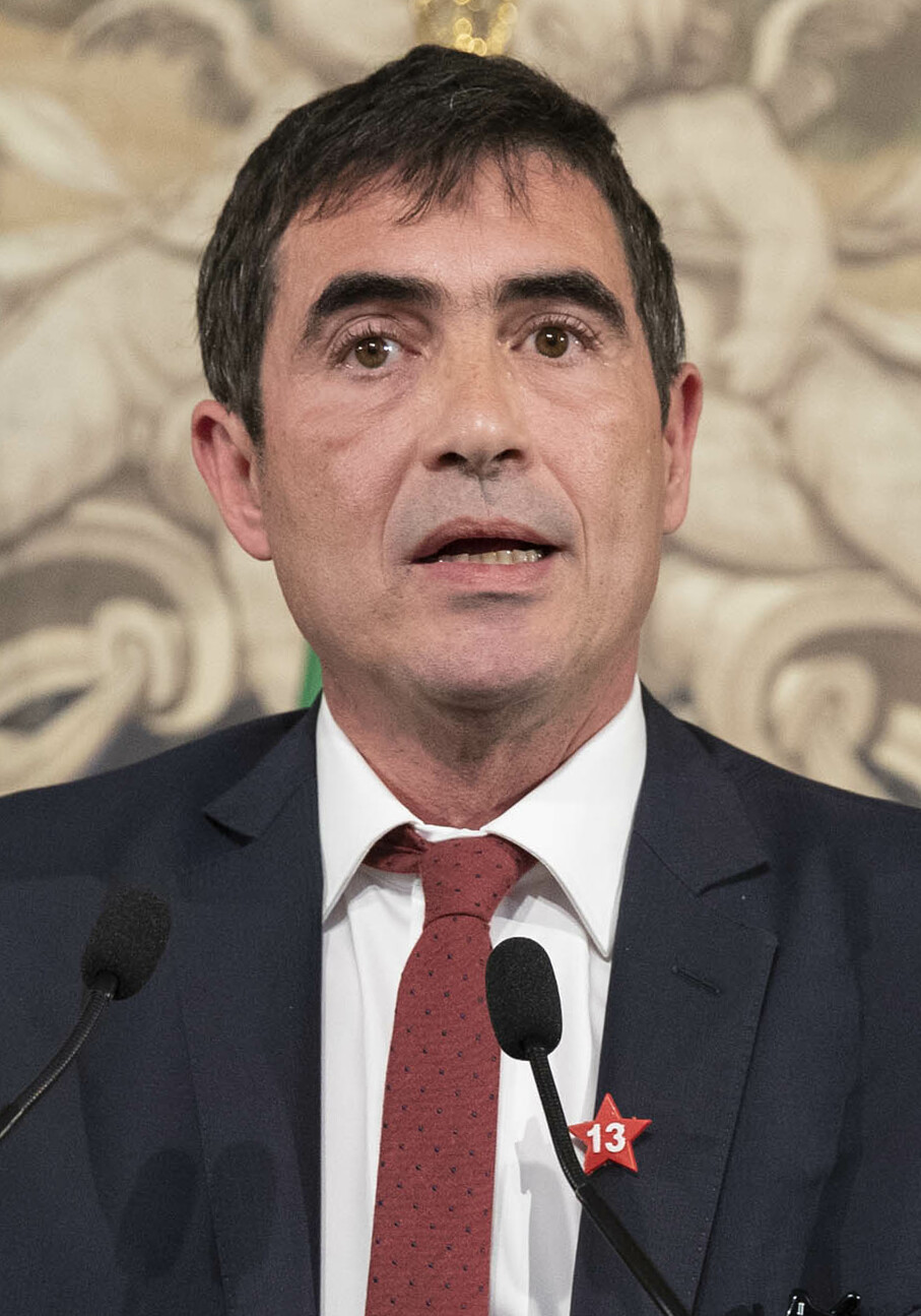 Nicola Fratoianni durante un intervento pubblico su questioni costituzionali e legge elettorale