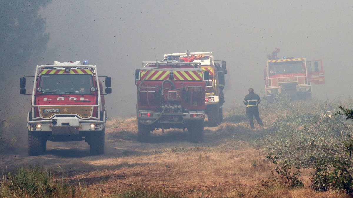 Persone in fuga dall’incendio a Cap Ferret