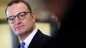 Jens Spahn durante un intervento pubblico