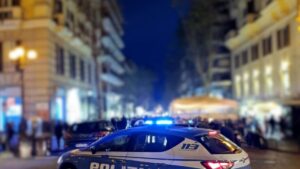 Polizia durante i controlli nella movida del Vomero