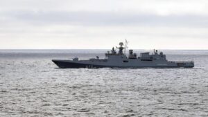 Fregata Admiral Makarov della Flotta russa del Mar Nero in navigazione