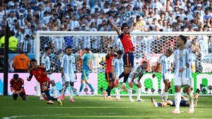 Spagna e Argentina in campo durante la finale dei Mondiali 2026