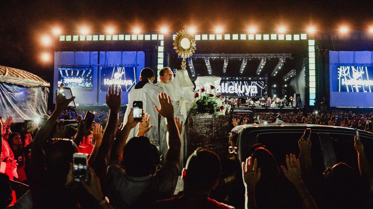 Festival Halleluya di Fortaleza con giovani riuniti in preghiera