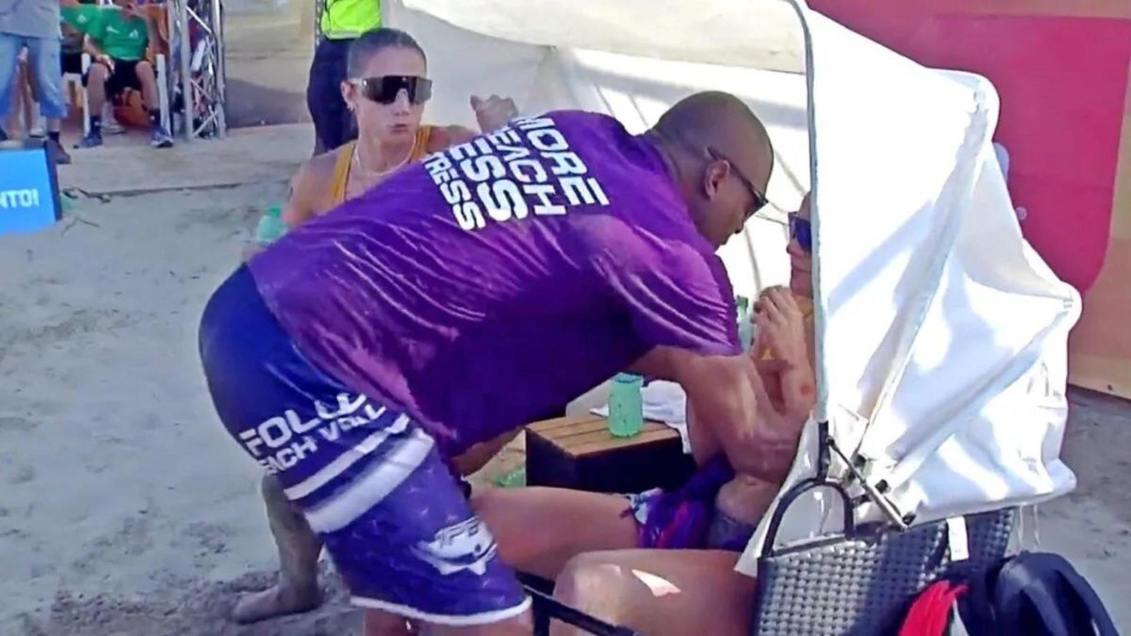 Allenatore beach volley mette le mani addosso alle giocatrici, Fipav apre indagine