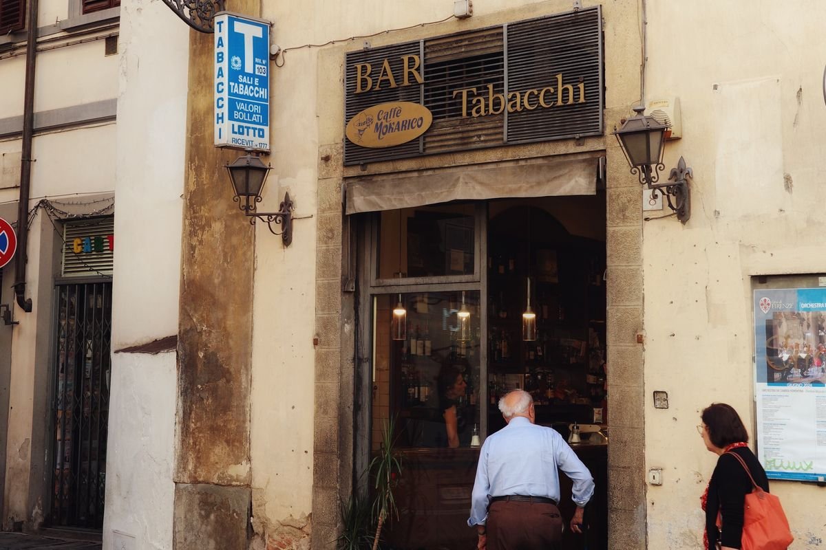 Un milione di euro perduto tra i rifiuti, salvato da una ricerca straordinaria nel Barese