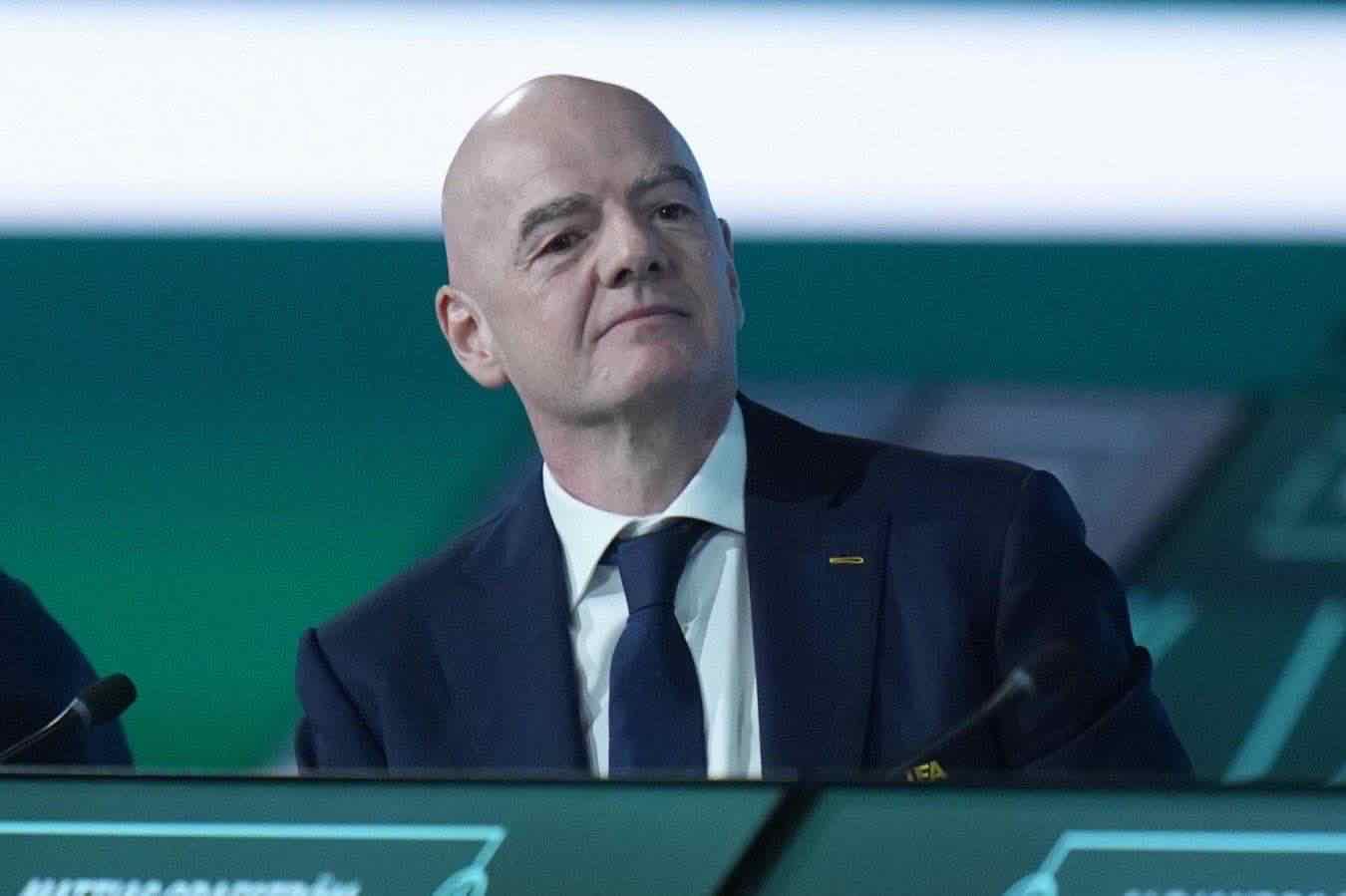 Nuove accuse contro Infantino: Uefa pagò buonuscita e Master a ex dipendente