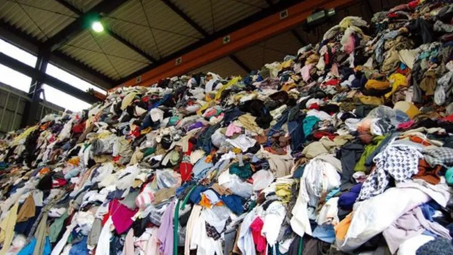 L’IA trasforma il riciclo tessile: da scarti a materia prima
