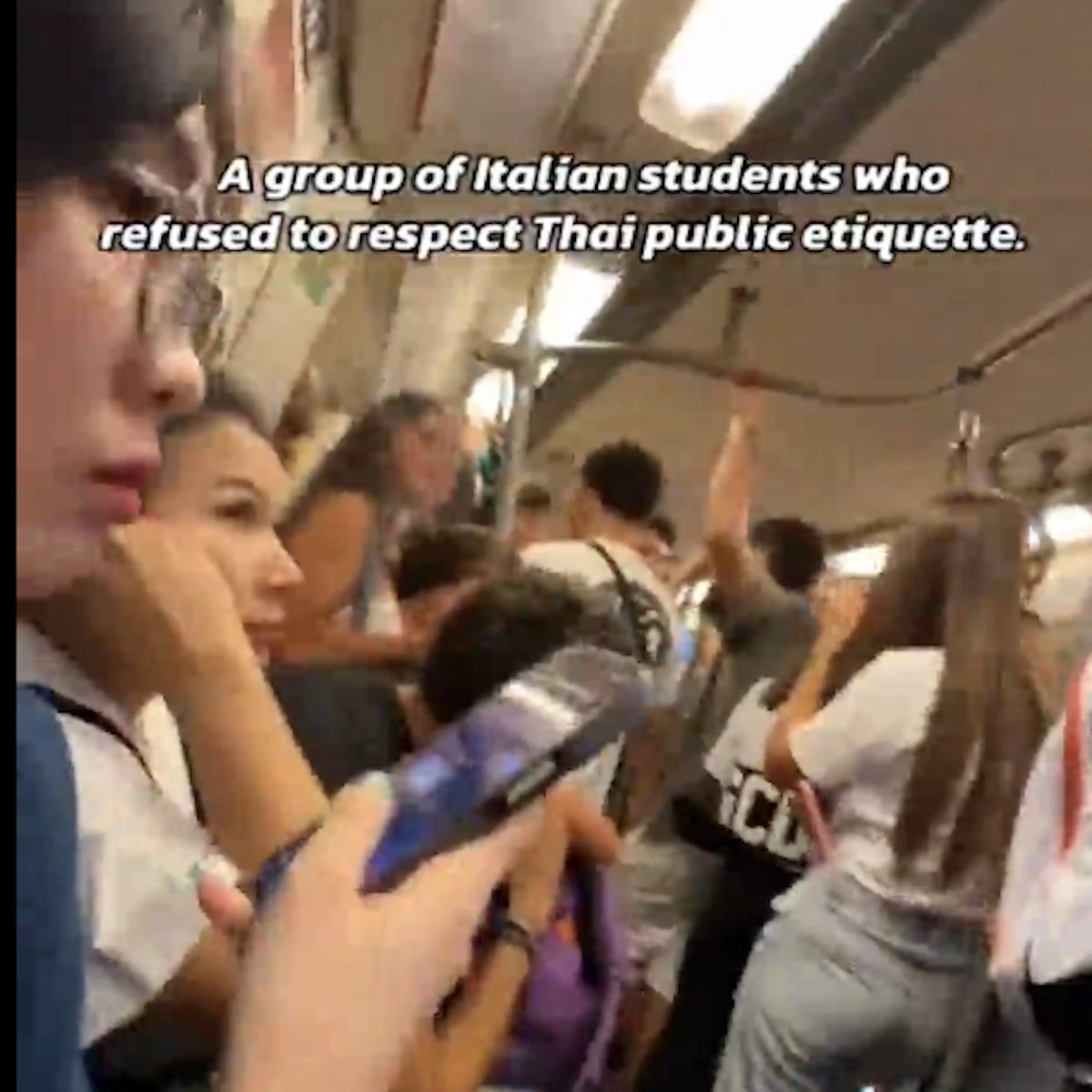 La prof difende gli studenti italiani a Bangkok: «Il video è stato manipolato e tagliato»