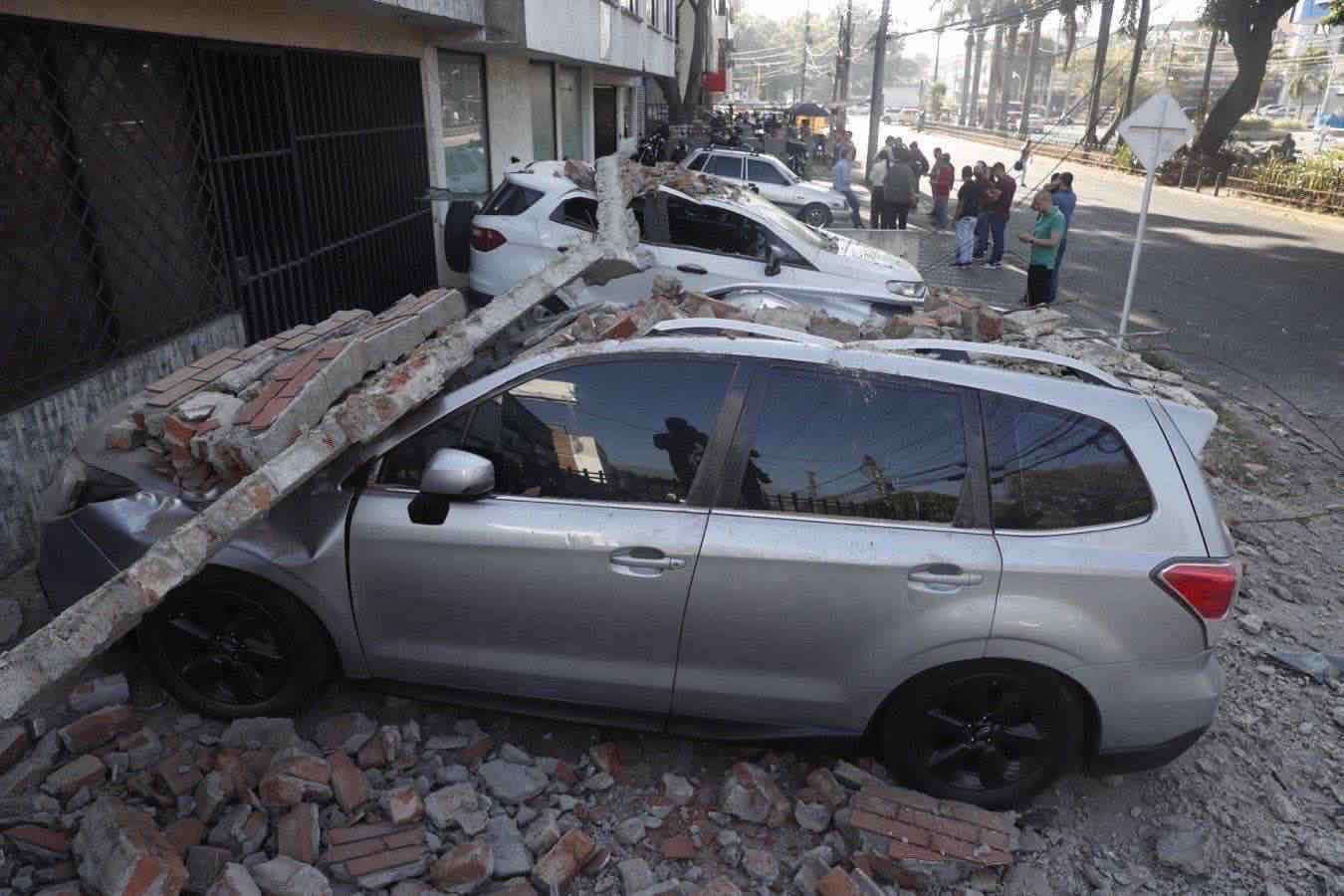 Terremoto di magnitudo 7,4 in Colombia: crolli, feriti e vittime. Bambini sotto le macerie a Cali