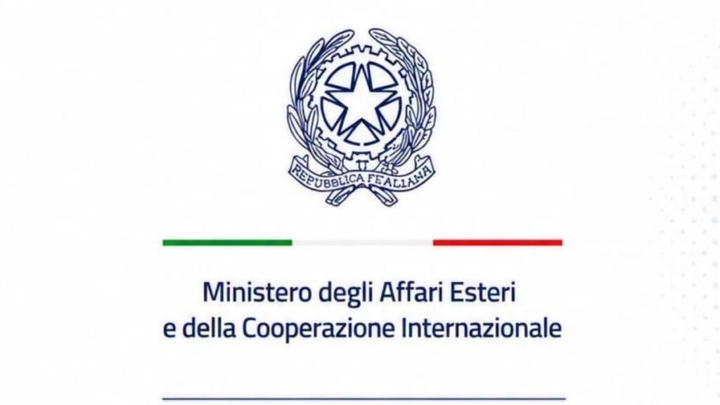 La Farnesina ha pubblicato un emblema con scritta errata: ecco le prove