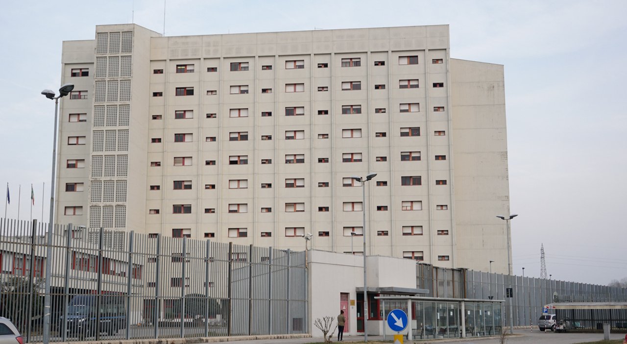 Detenuto contesta sovraffollamento, Corte Costituzionale valuta legittimità sanzioni