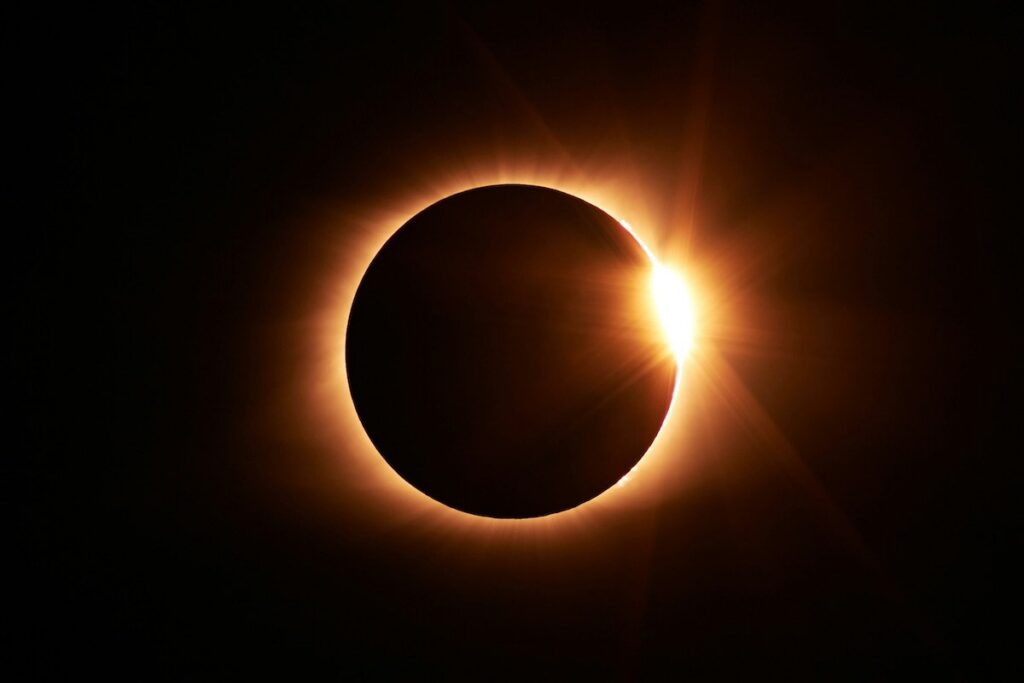 Eclissi solare: i rischi per la vista e come proteggersi in modo sicuro