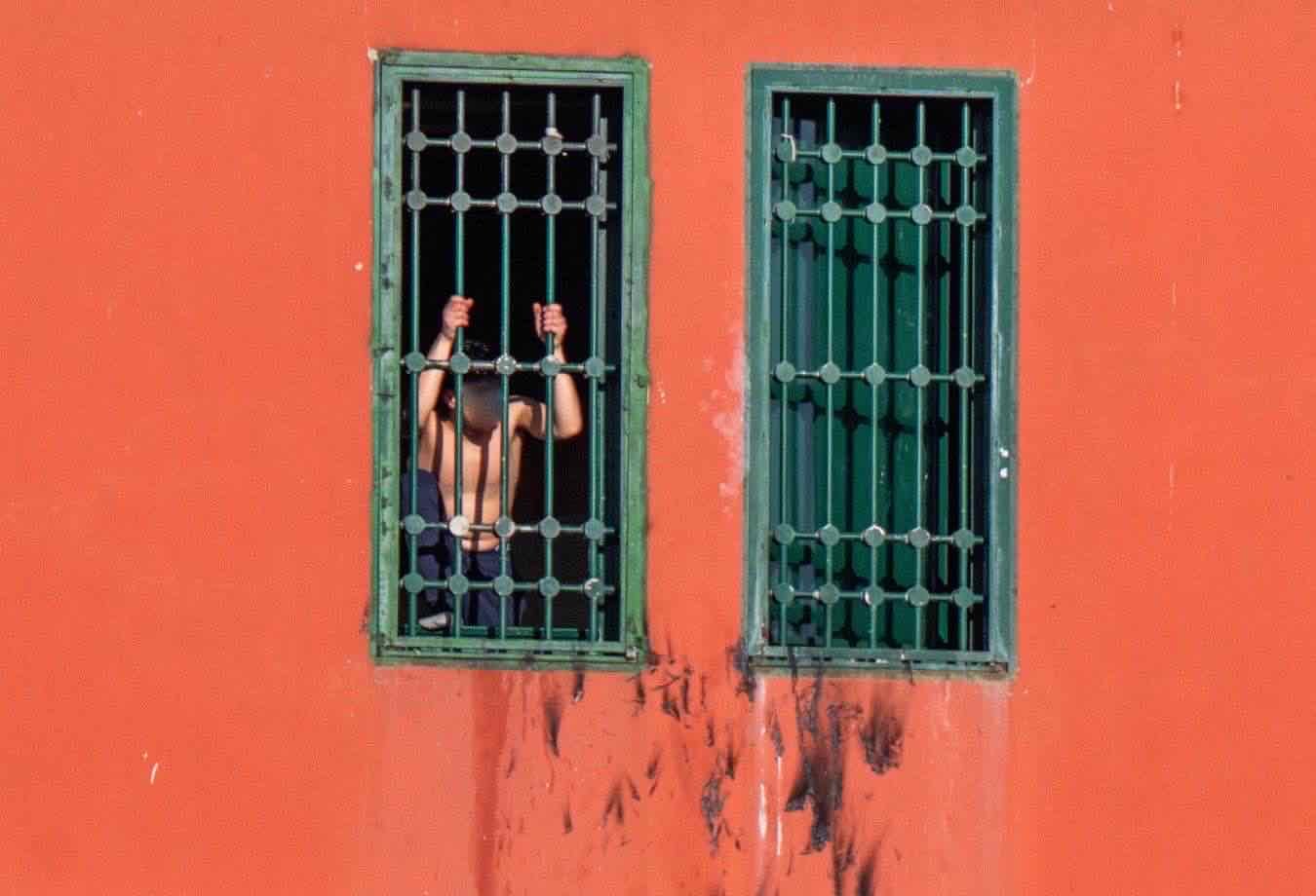 Carceri in sovraffollamento, il caldo estivo peggiora le condizioni: mancano docce e ventilatori