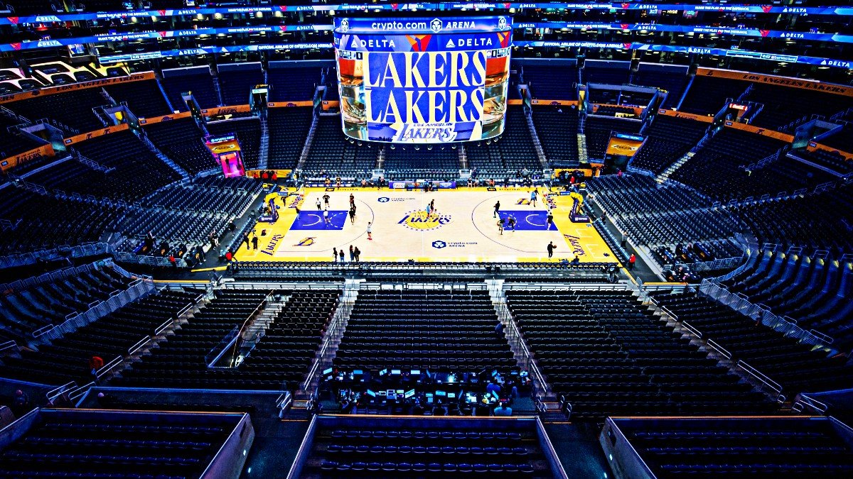 I Lakers venduti per 12,5 miliardi di dollari: un record per una franchigia sportiva. Il legame con la famiglia Trump