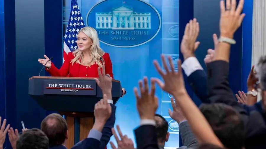 Karoline Leavitt abbandona Trump per motivi personali, un ulteriore segno di instabilità nella Casa Bianca