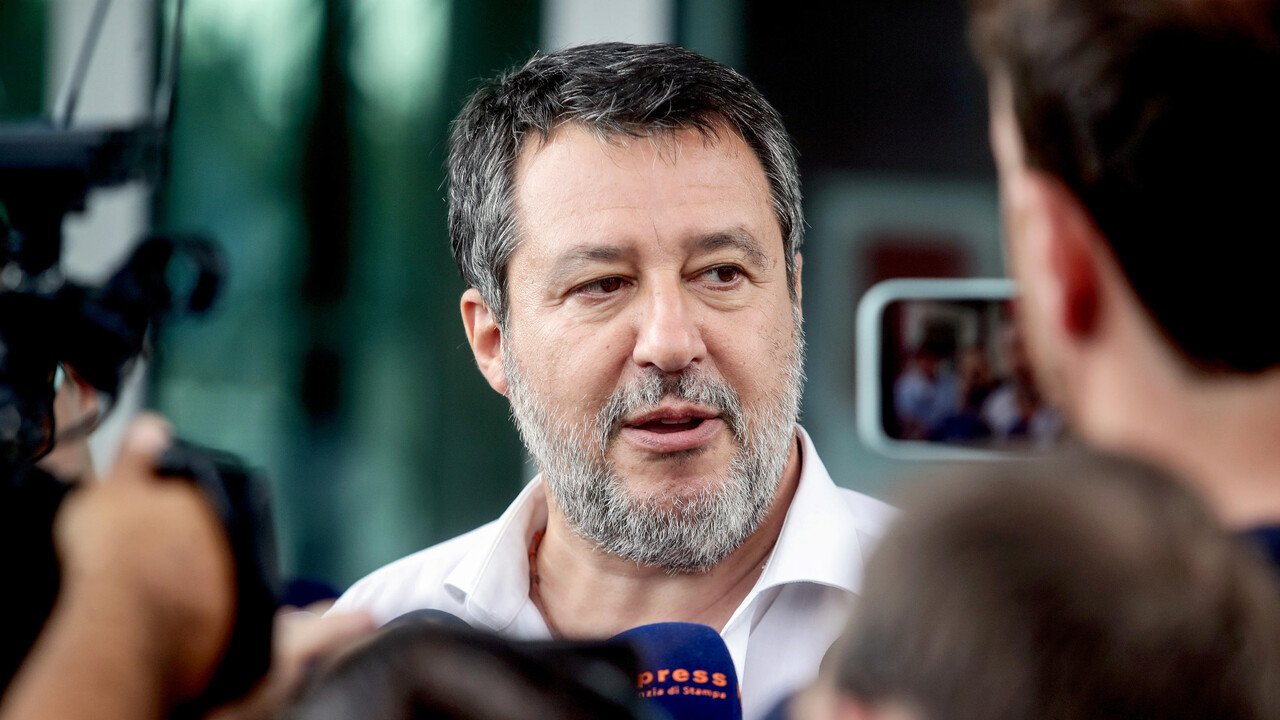 Salvini gela i frondisti: “La Lega è una, chi non è d’accordo non la rappresenta”