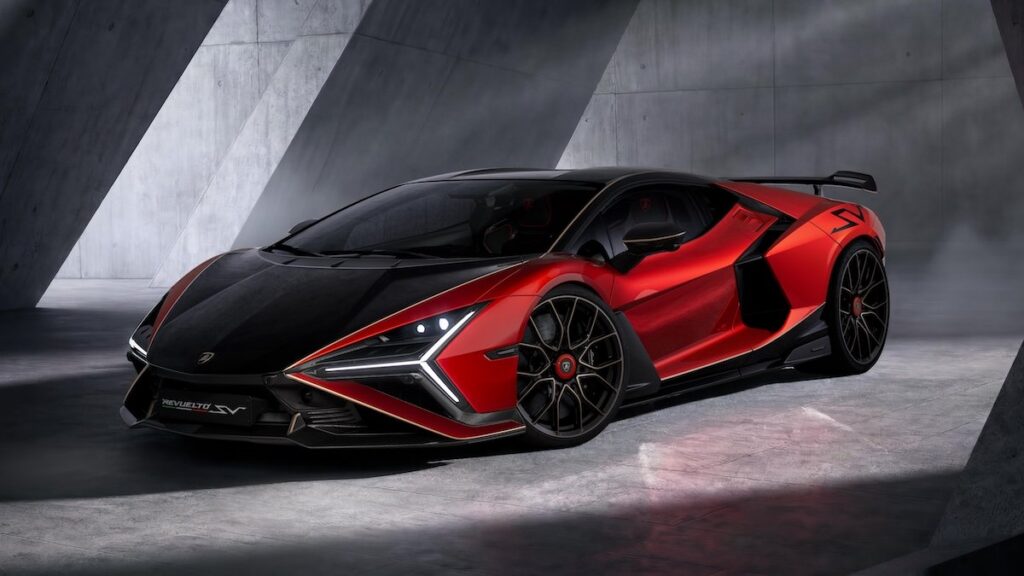 Lamborghini presenta la Revuelto SV: la V12 ibrida più potente e aerodinamica di sempre