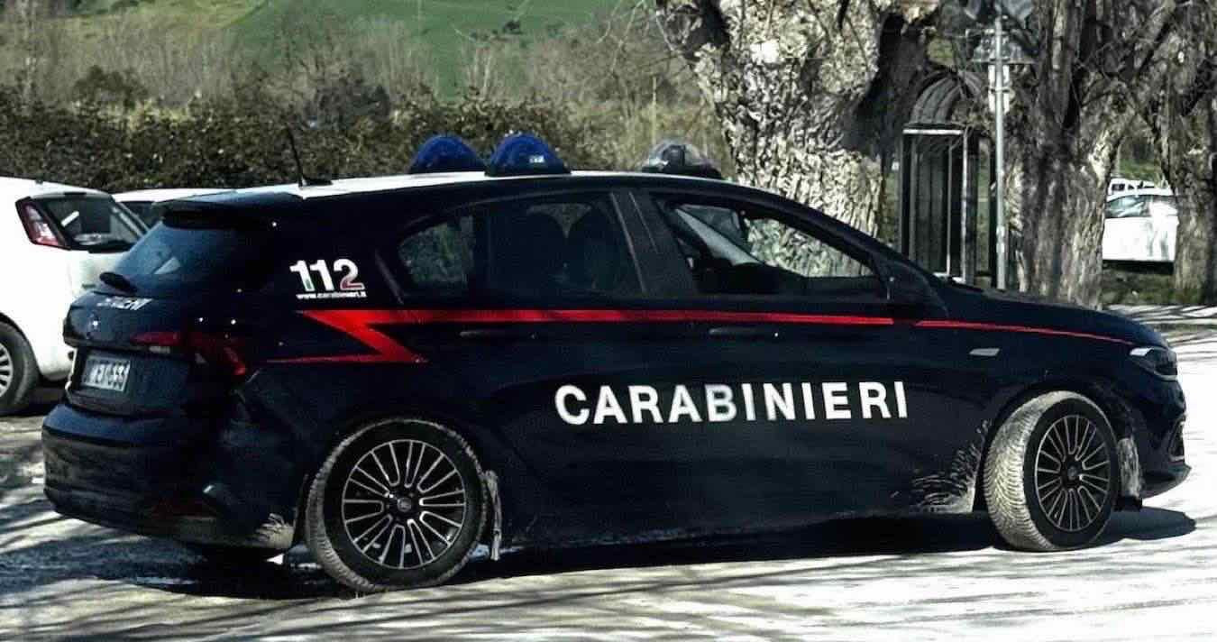 Donna di 46 anni trovata morta vicino all’ospedale, il compagno è stato rintracciato a Bari