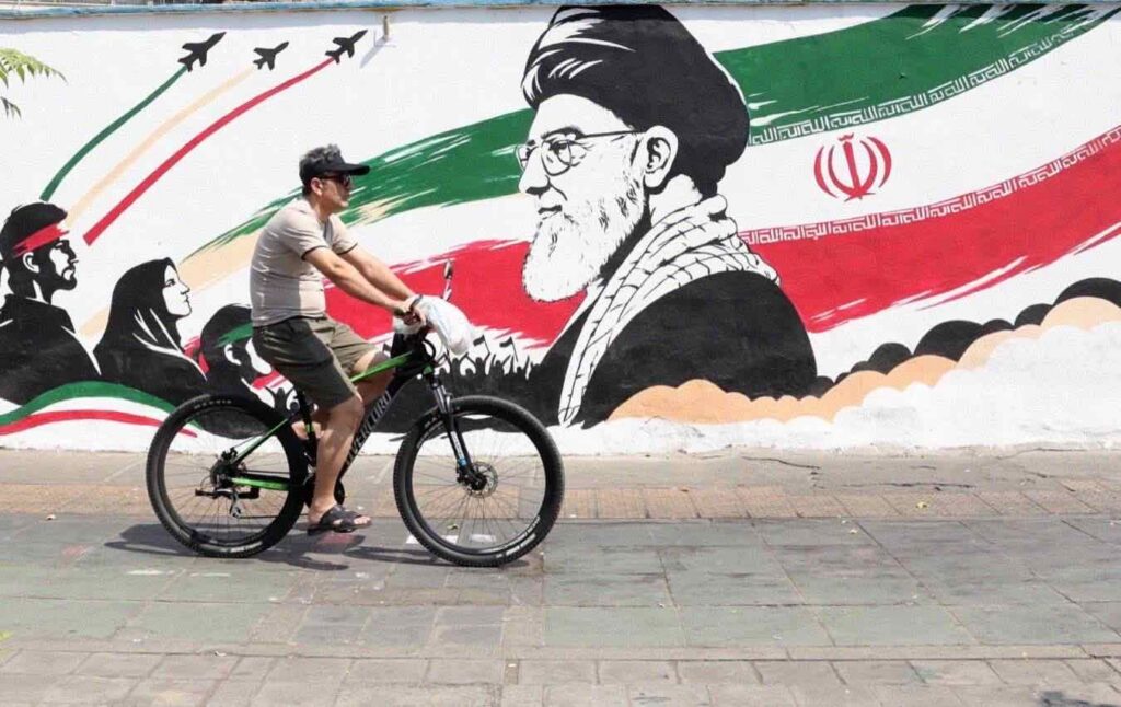 Trump ha negoziato in segreto con i pasdaran, l’Iran mette una taglia sui soldati americani
