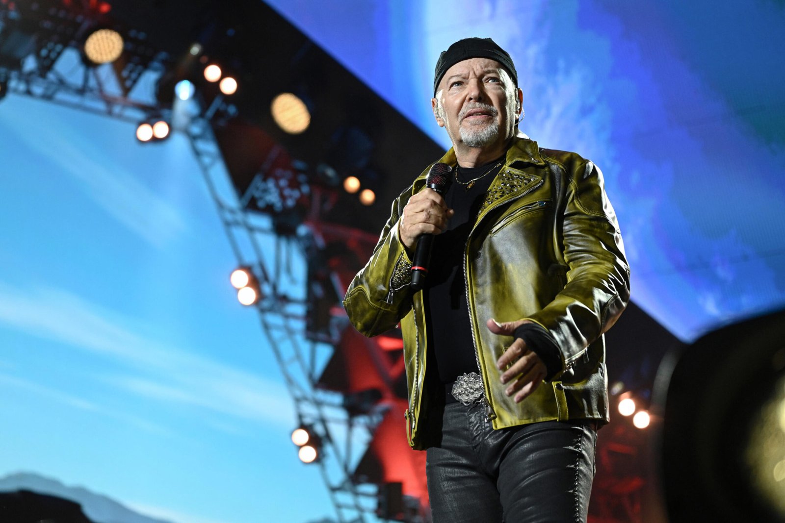 Vasco Rossi denuncia un fan per diffamazione dopo un commento su Facebook