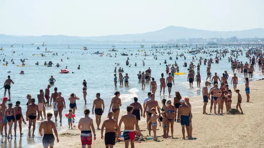 Precari e salari bassi nel turismo italiano: il lavoro nero e la precarietà