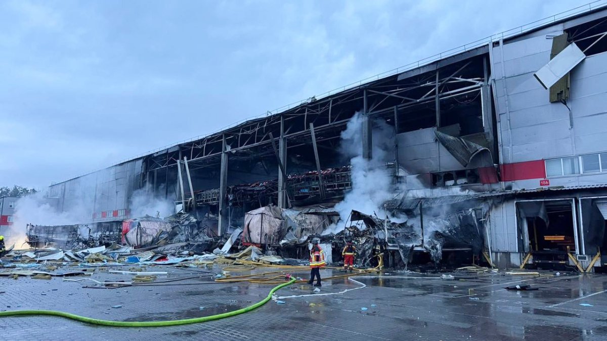Ucraina, raid russi su Nova Poshta: logistica e e-commerce diventano nuovi fronti della guerra