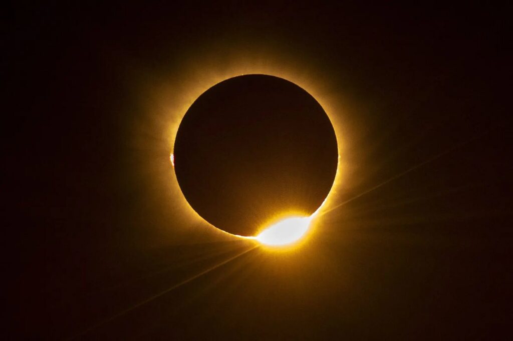 L’eclissi e il futuro: il cielo come specchio delle scelte nazionali
