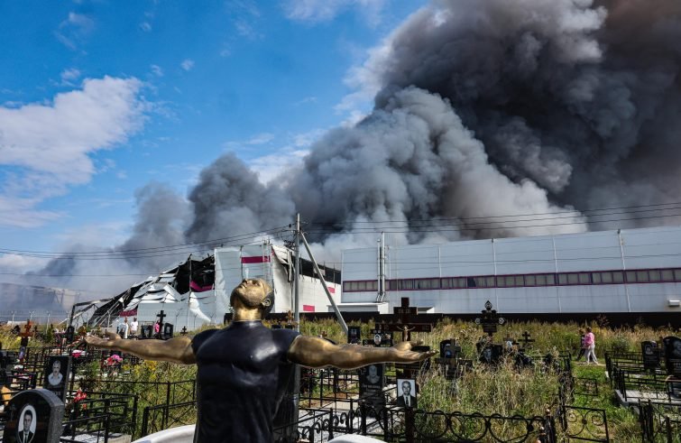 La guerra in Ucraina colpisce la Russia: droni, paura e repressione