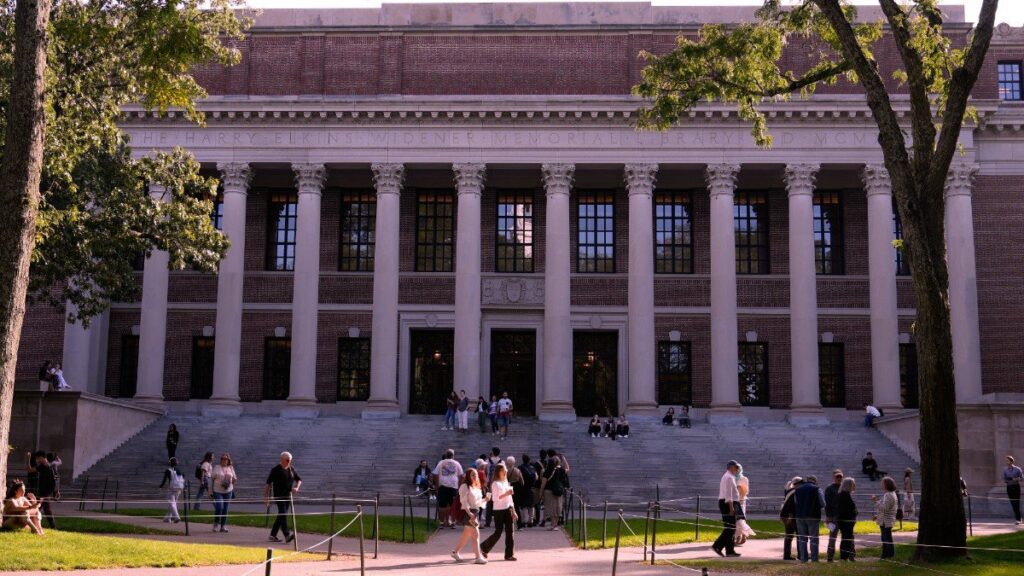 Il Pentagono minaccia blocchi di fondi a università USA per collaborazioni con istituti stranieri