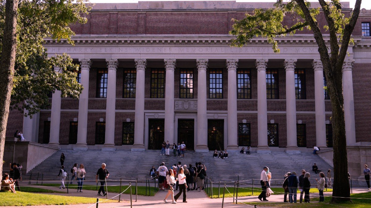 Il Pentagono minaccia blocchi di fondi a università USA per collaborazioni con istituti stranieri