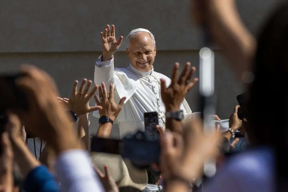 Papa Leone XIV al Meeting di Rimini: “Prima dei confini ci sono sempre le persone”