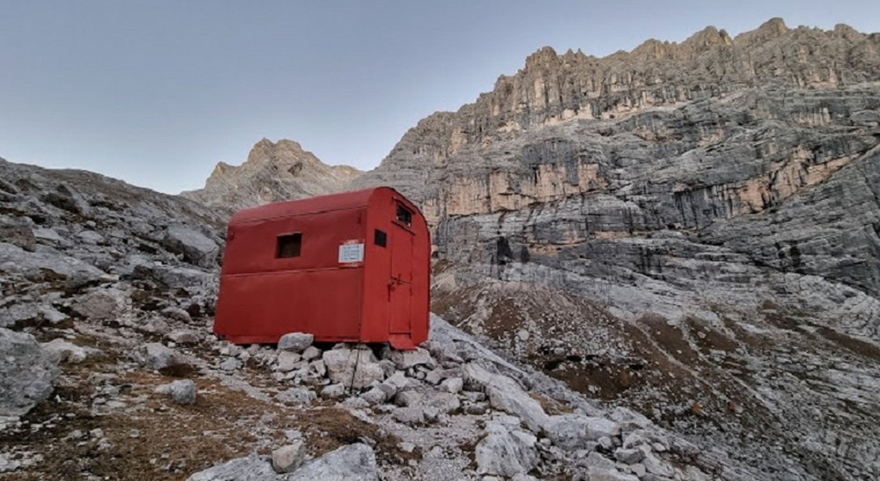 Turisti distruggono i “libri” dei bivacchi in alta quota: pagine preziose per i soccorritori