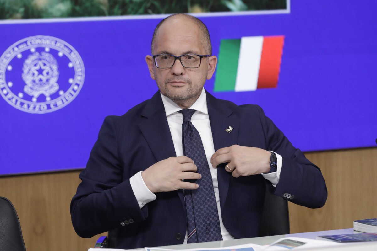 Ricostruzione del Centro Italia: Castelli, “Anni persi per formalismo, ora si guarda al futuro dei giovani”