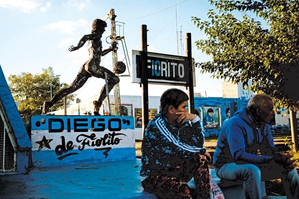 Pasti caldi all’ombra di Maradona: a Buenos Aires nasce una mensa per i nuovi poveri dell’Argentina di Milei