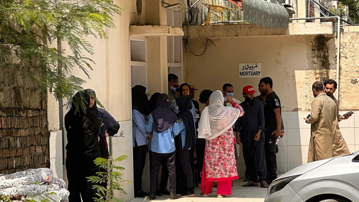 Incendio nel reparto neonatale di un ospedale a Islamabad: 14 neonati morti