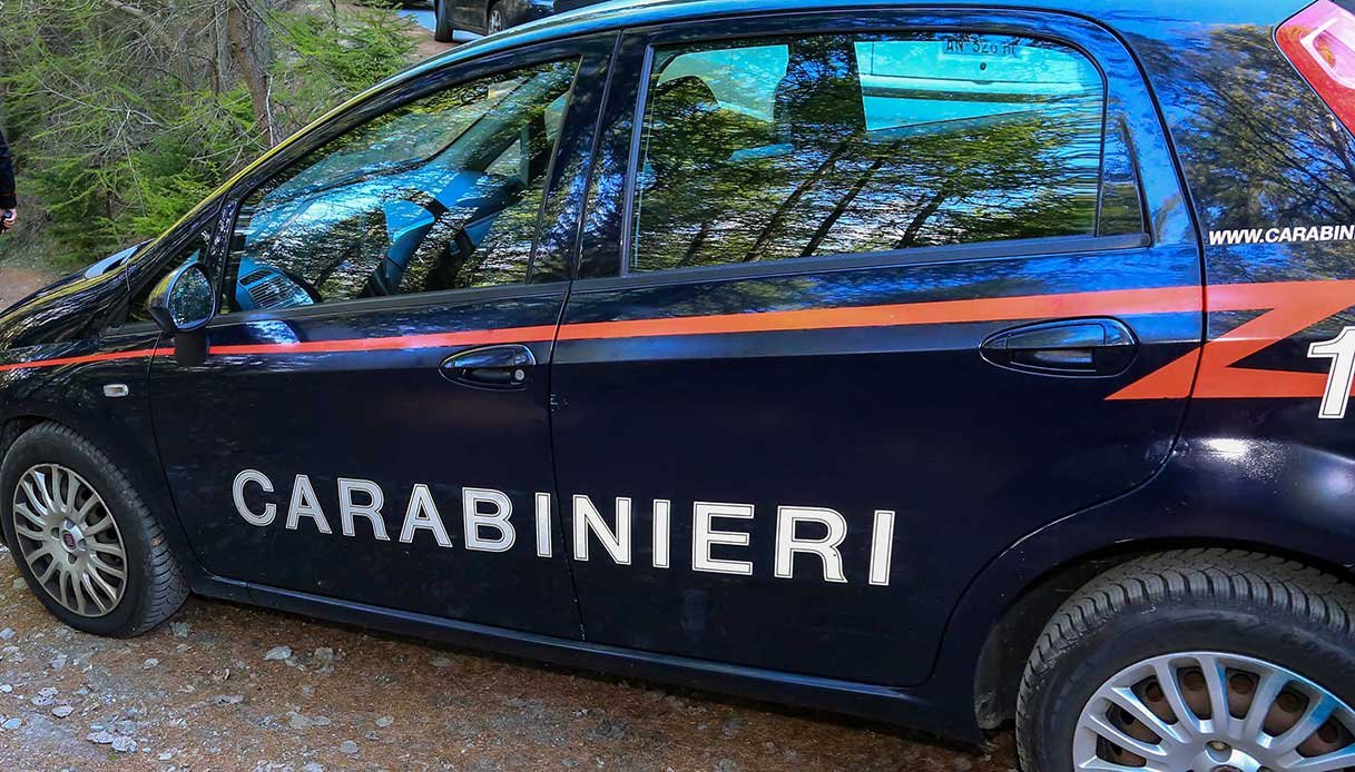 Truffa con finto carabiniere a Borgo a Mozzano: anziana vittima consegnò gioielli, due arrestati