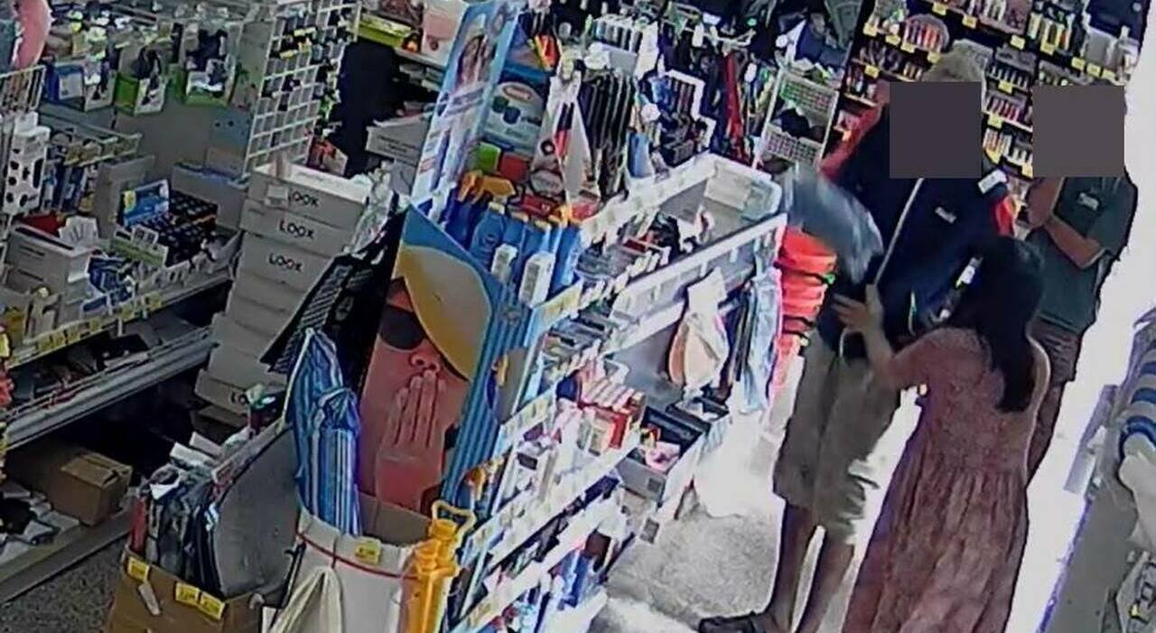 Furti e aggressioni al negozio di via Piave, titolare: «Non hanno paura delle forze dell’ordine»