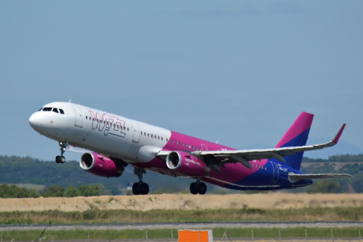 Wizz Air blocca 39 turisti a Mykonos, l’odissea per tornare a Roma