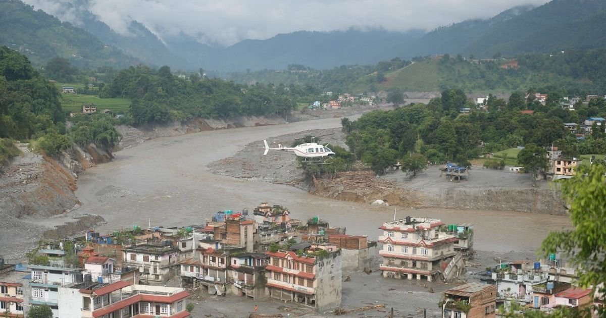 Disastro causato da un ghiacciaio nel confine tra Nepal e Tibet