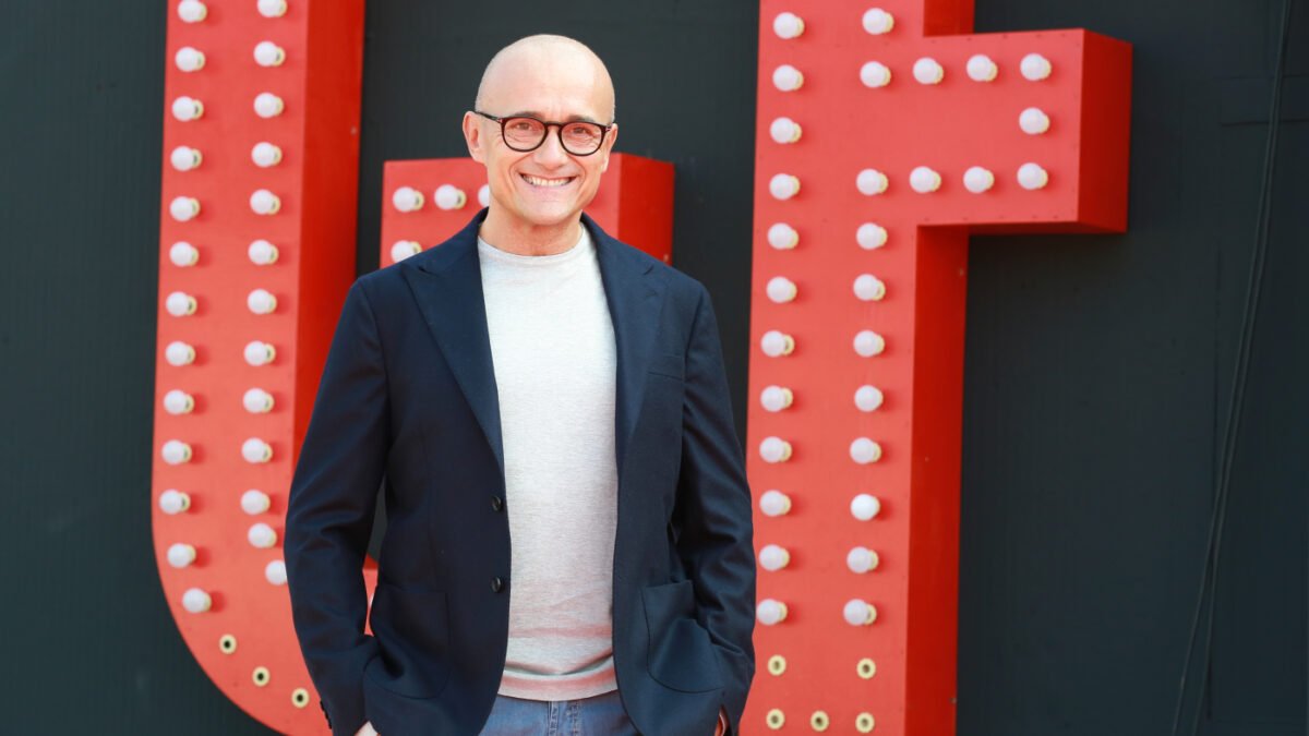 Alfonso Signorini denuncia Google per diffamazione: chiede 5 milioni di euro